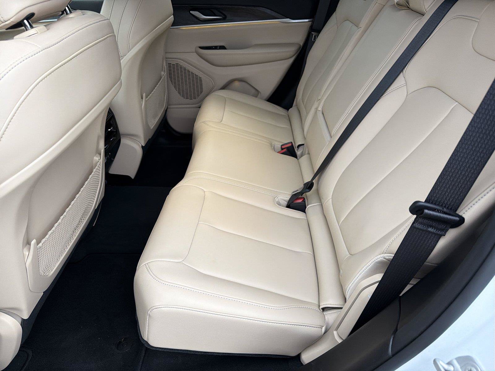 Used 2025 Jeep Grand Cherokee Limited AWD/4WD image 20