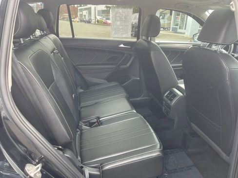 Certified 2022 Volkswagen Tiguan SE w/ Panoramic Sunroof Package image 12