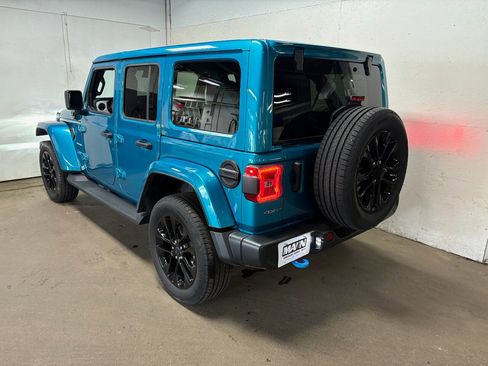 Used 2024 Jeep Wrangler Unlimited Sahara AWD/4WD image 7