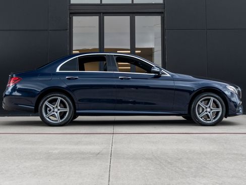 Used 2017 Mercedes-Benz E 300 4MATIC image 10