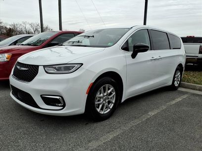 Used 2024 Chrysler Pacifica Touring-L