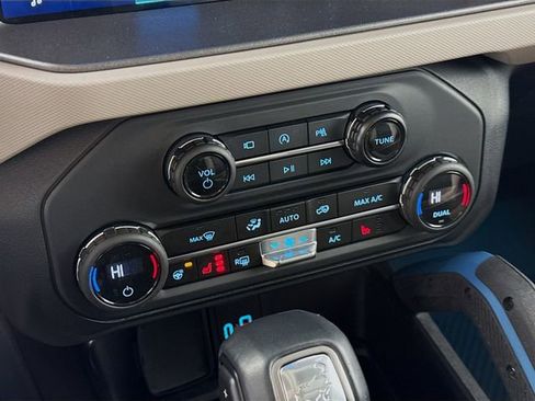 Used 2024 Ford Bronco Wildtrak image 16