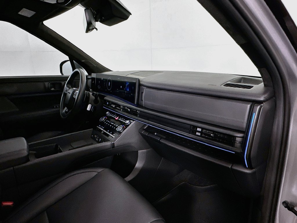 Certified 2025 Hyundai Santa Fe Calligraphy FWD image 32
