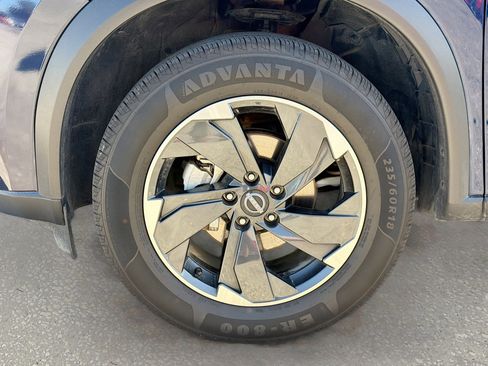 Used 2025 Nissan Rogue SV image 37