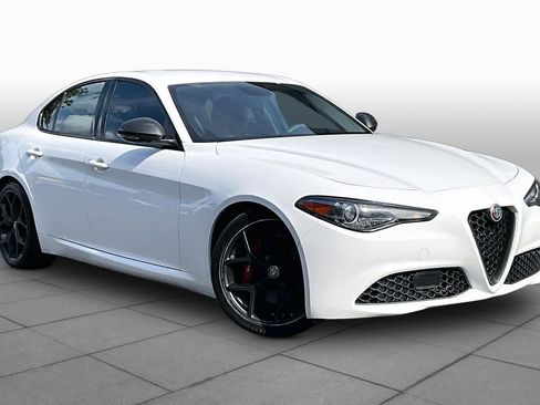 Used 2019 Alfa Romeo Giulia w/ Nero Edizione RWD image 3