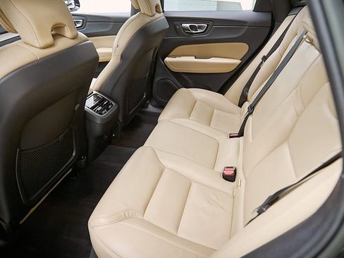 Certified 2023 Volvo XC60 B5 Ultimate w/ Protection Package Premier image 20