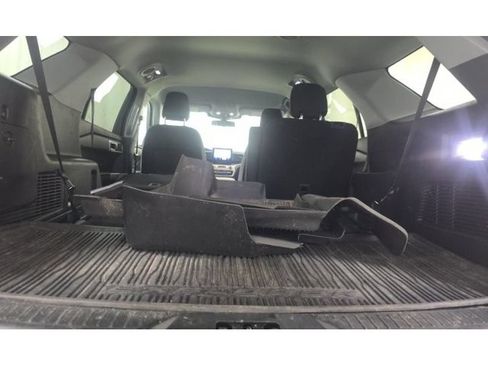 Used 2022 Ford Explorer XLT w/ Class IV Trailer Tow Package AWD/4WD image 9