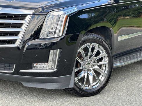Used 2018 Cadillac Escalade Luxury AWD/4WD image 8