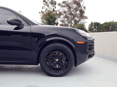 Certified 2024 Porsche Cayenne AWD/4WD image 11