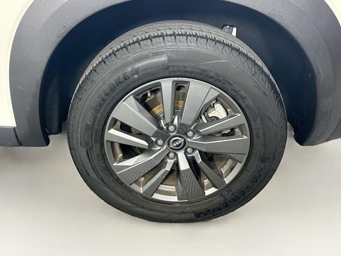 Used 2024 Nissan Pathfinder SV image 11