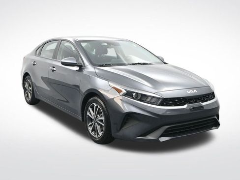 Used 2024 Kia Forte LXS image 3