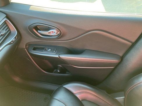 Certified 2022 Jeep Cherokee Trailhawk image 19