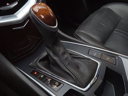 Used 2015 Cadillac SRX Luxury image 28