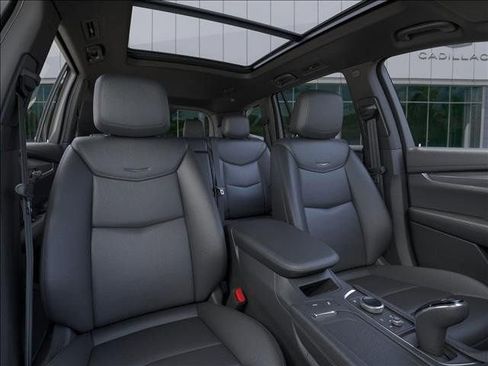 New 2025 Cadillac XT6 Luxury image 2