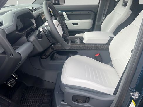 New 2026 Land Rover Defender 110 AWD/4WD image 5