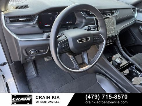 Used 2023 Jeep Grand Cherokee Altitude image 10
