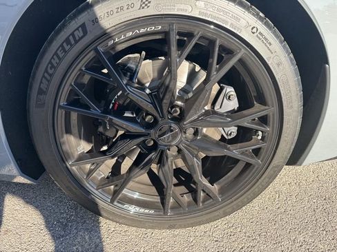 Used 2025 Chevrolet Corvette Stingray Premium Conv w/ Z51 Performance Package image 32