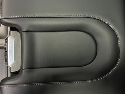 Used 2025 Ford Expedition Platinum image 20