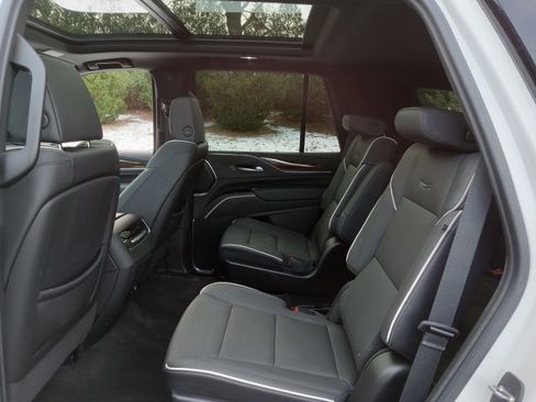 Certified 2024 Cadillac Escalade Premium Luxury image 24