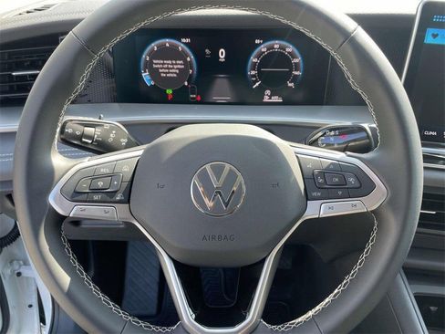 New 2025 Volkswagen Tiguan SE image 22