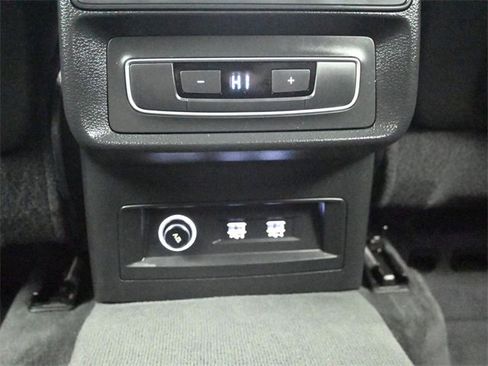 Used 2019 Audi Q8 Premium w/ Convenience Package image 18