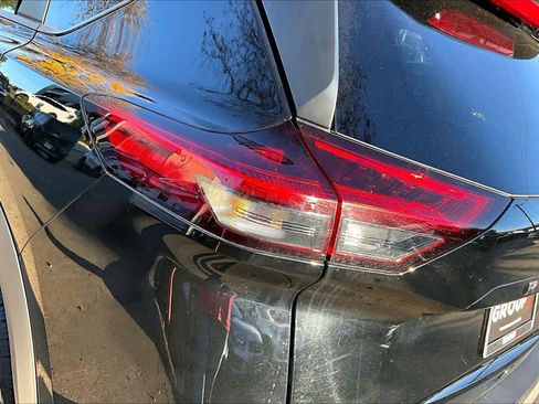 Used 2023 Nissan Rogue S image 26