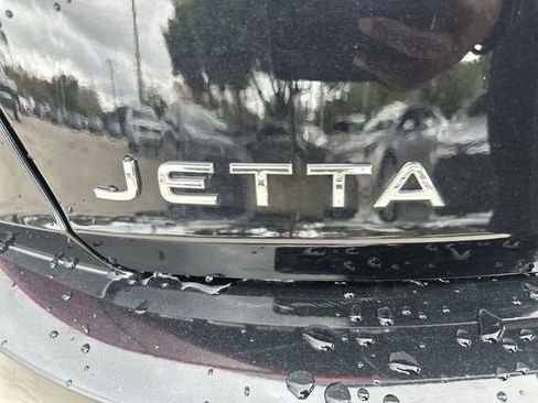 Used 2024 Volkswagen Jetta SE FWD image 12
