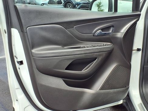 Used 2020 Buick Encore Essence FWD image 25