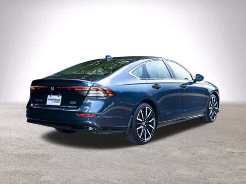 Used 2024 Honda Accord Touring image 9