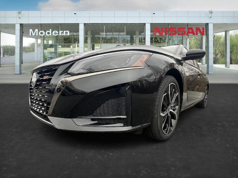 New 2025 Nissan Altima 2.5 SR image 10