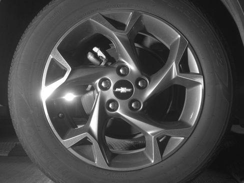 Used 2025 Chevrolet Trax LT FWD image 15