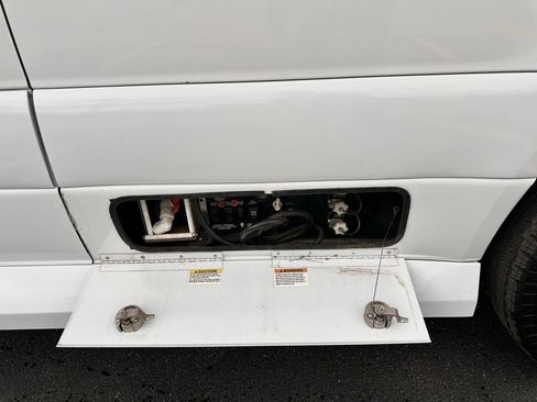 Used 2020 Mercedes-Benz Sprinter 3500 w/ Windows All Around Package image 99