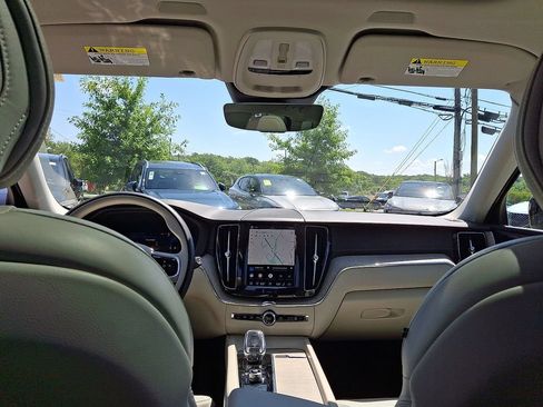 Used 2023 Volvo XC60 T8 Ultimate w/ Climate Package AWD/4WD image 10