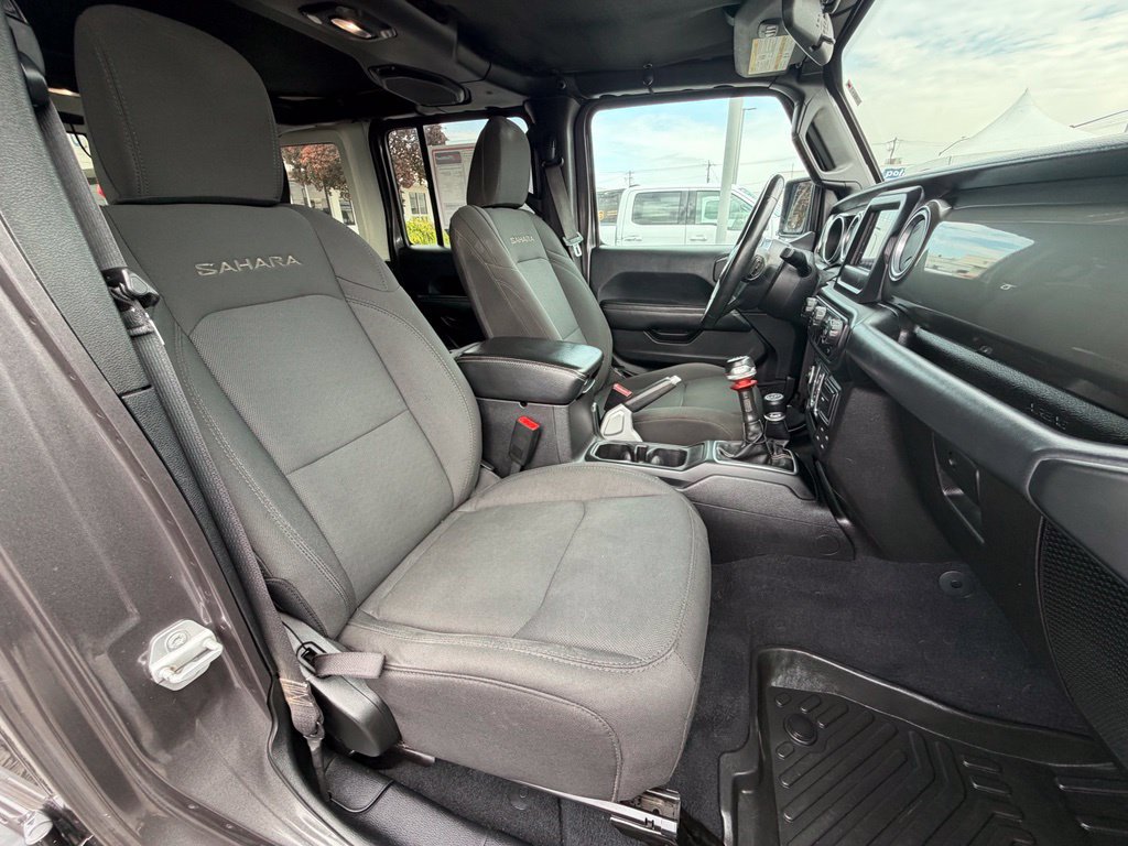 Used 2018 Jeep Wrangler Unlimited Sahara AWD/4WD image 33