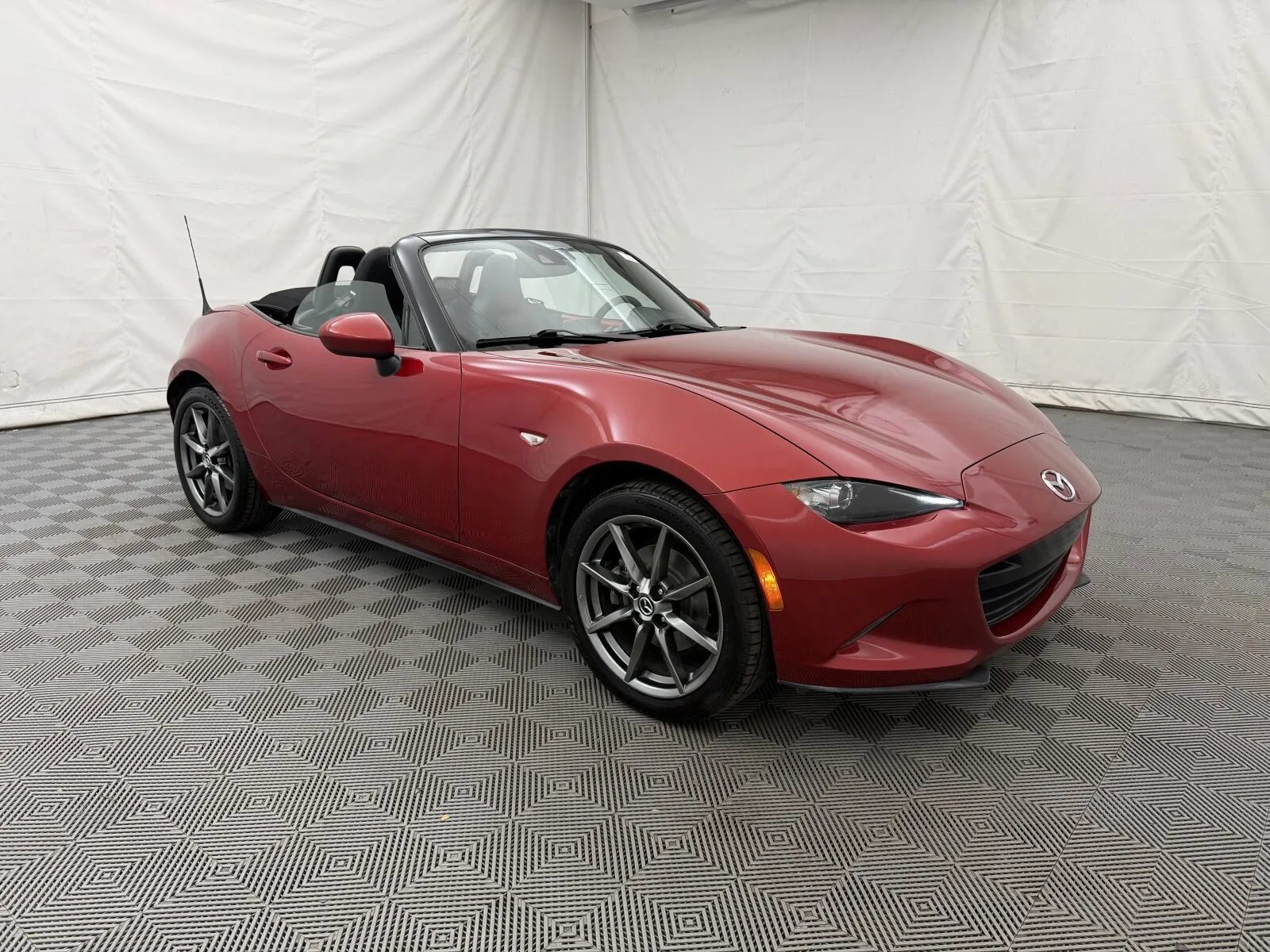 Used 2016 MAZDA MX-5 Miata Grand Touring RWD image 4