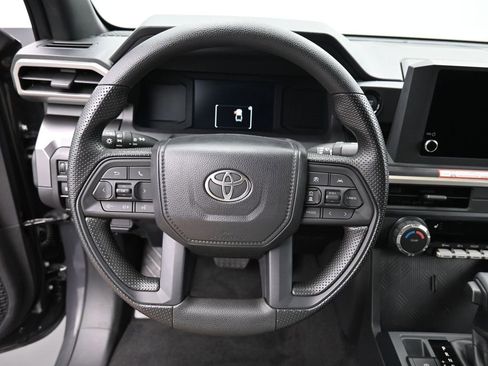 Certified 2025 Toyota Tacoma SR5 AWD/4WD image 17