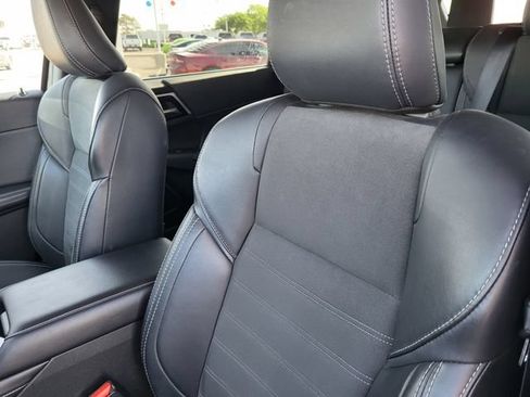Used 2025 Mitsubishi Outlander AWD image 21