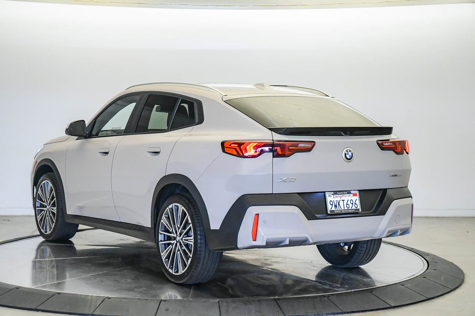 Used 2026 BMW X2 xDrive28i w/ Technology Package AWD/4WD image 2