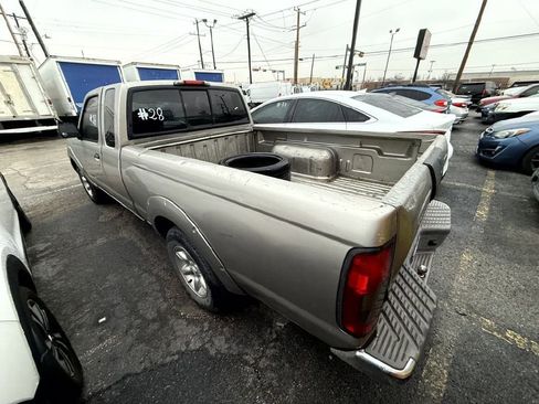 Used 2003 Nissan Frontier XE image 4