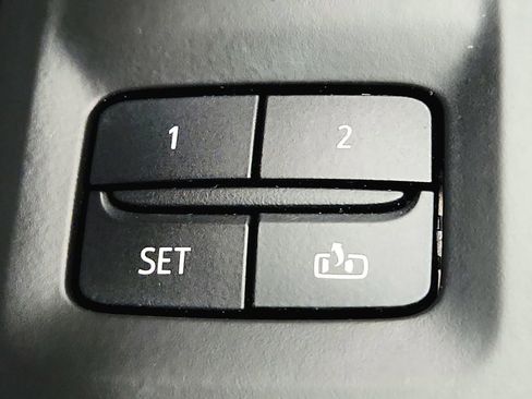 Used 2022 GMC Yukon XL AT4 w/ Technology Package AWD/4WD image 22