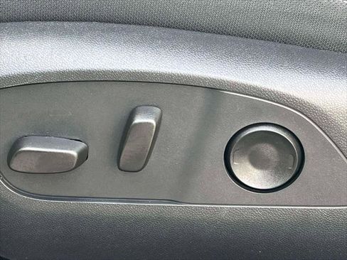 Used 2025 Chevrolet Traverse LT w/ Driver Confidence Package image 19