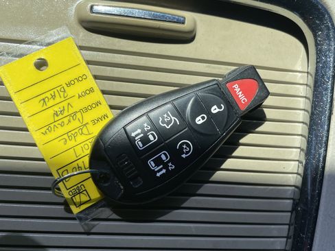Used 2017 Dodge Grand Caravan SXT FWD image 26