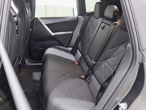 Used 2023 BMW iX xDrive50 w/ Premium Package image 31