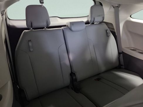Used 2021 Toyota Sienna XLE FWD image 18