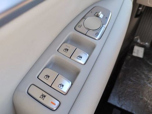 Certified 2025 Genesis G70 2.5T RWD image 17