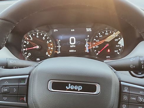 Used 2025 Jeep Compass Limited image 14