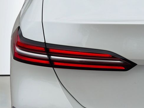 Certified 2025 BMW 530i image 11