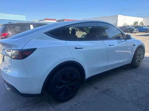 Used 2025 Tesla Model Y Long Range RWD image 4