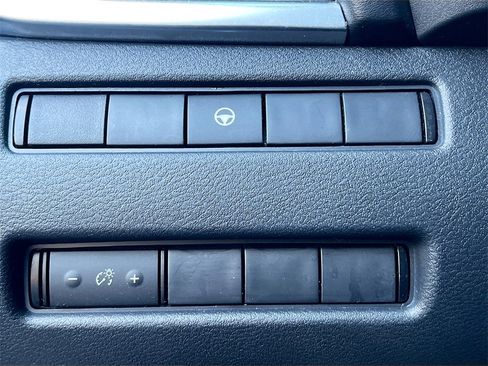 Used 2022 Nissan Rogue SV image 9