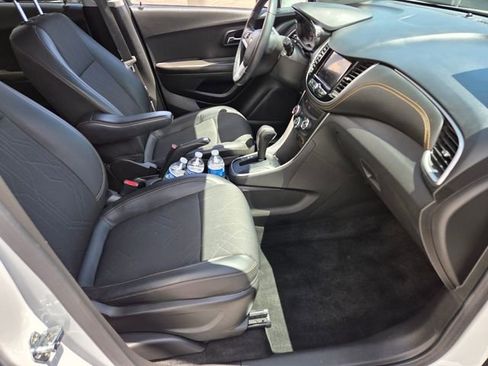 Certified 2022 Chevrolet Trax LT w/ LT Convenience Package FWD image 15